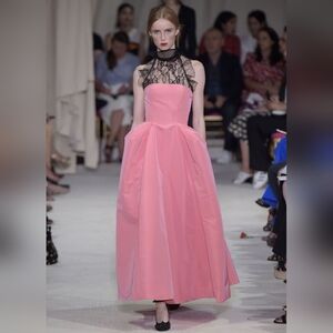 $7,500 OSCAR DE LA RENTA PINK SILK PLEADED RUNWAY GOWN US 10 L